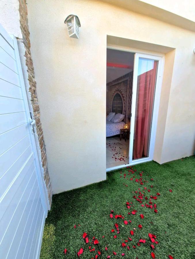 Suite Jaccuzzi En Camargue Port-Saint-Louis-du-Rhone Bagian luar foto