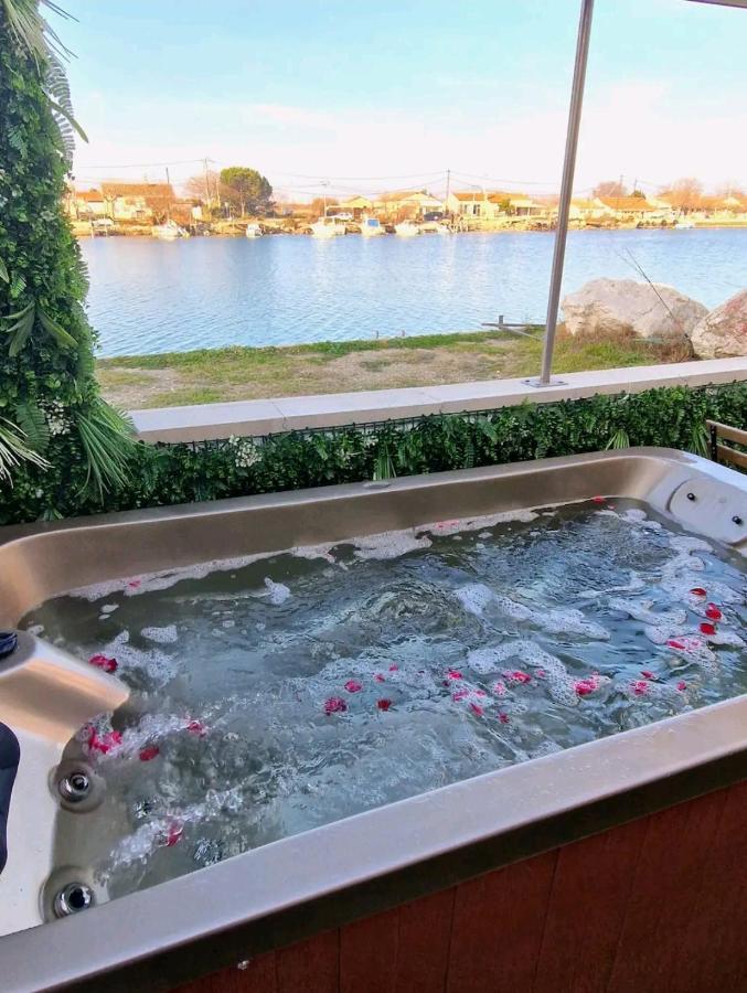 Suite Jaccuzzi En Camargue Port-Saint-Louis-du-Rhone Bagian luar foto